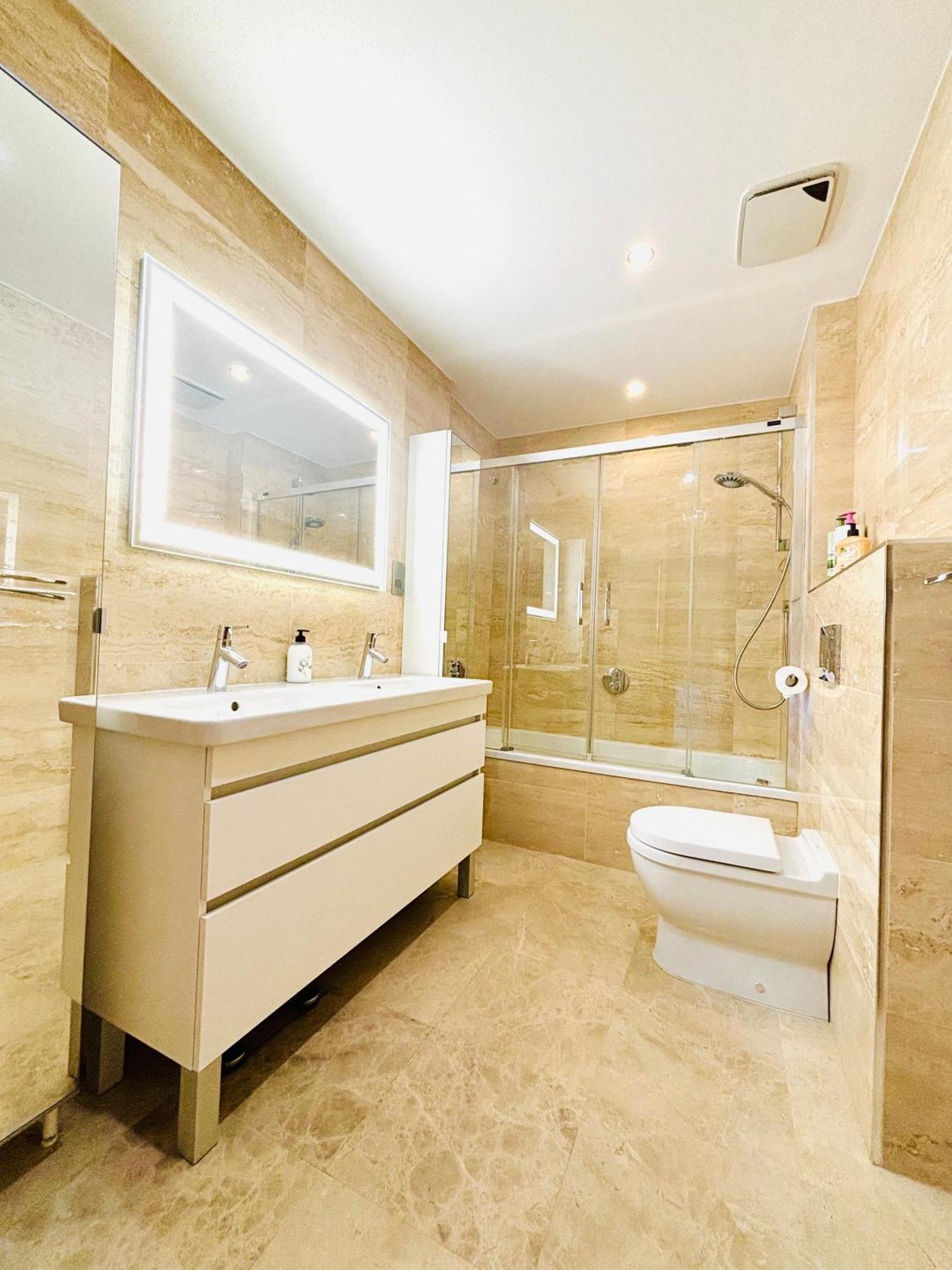 Ocean Village High Floor Luxury Modern Apartment Гибралтар Екстериор снимка